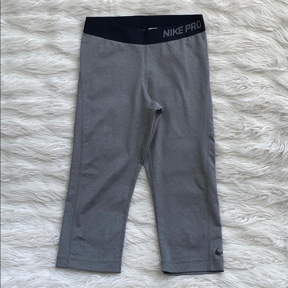Nike | Pro Cropped Leggings - Picture 1 of 10